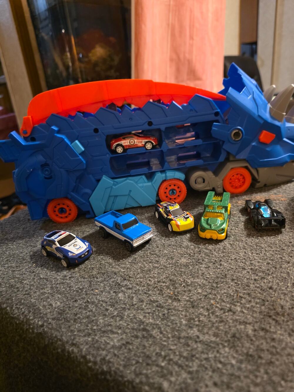 Dinosaur Car Hauler Truck & Folding Race Track with 6 Toy Cars Lot